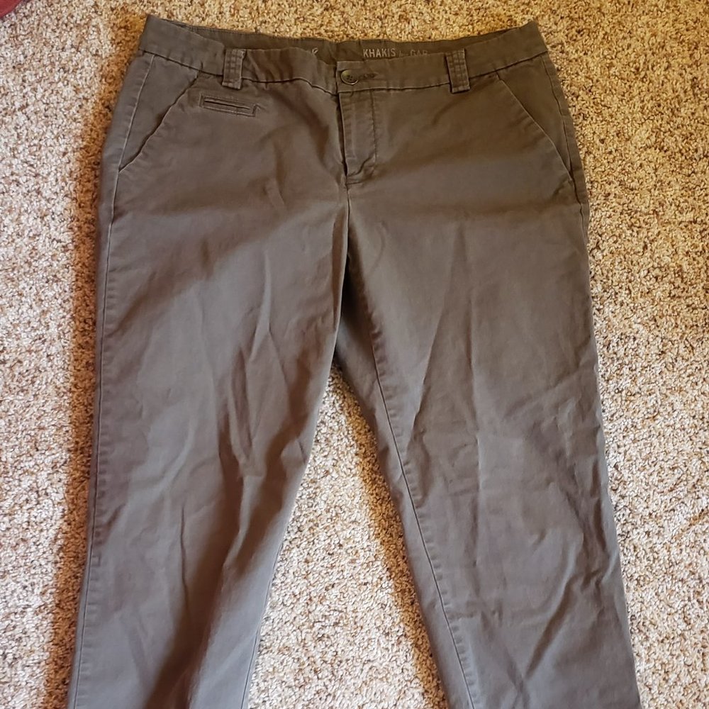 Gap Khaki in Green/grey
